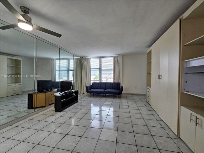 Building Photo - 2899 Collins Ave