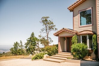 Building Photo - 300 Corona Rd