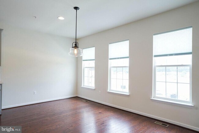 Foto del edificio - 2038 Twisted Oak Pl