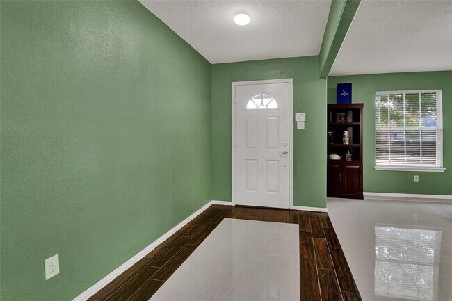 Foto del edificio - 7926 Brook Trail Cir