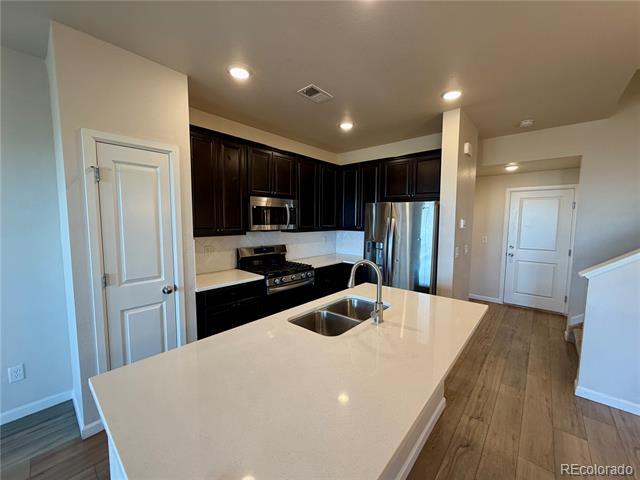 Building Photo - 10565 Paris St