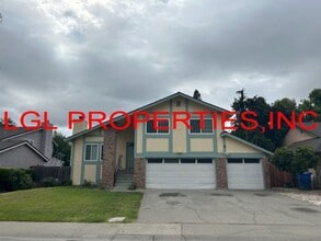 Building Photo - 1470 Pebblewood Dr