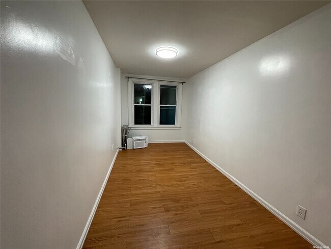 Foto del edificio - 33-27 89th St