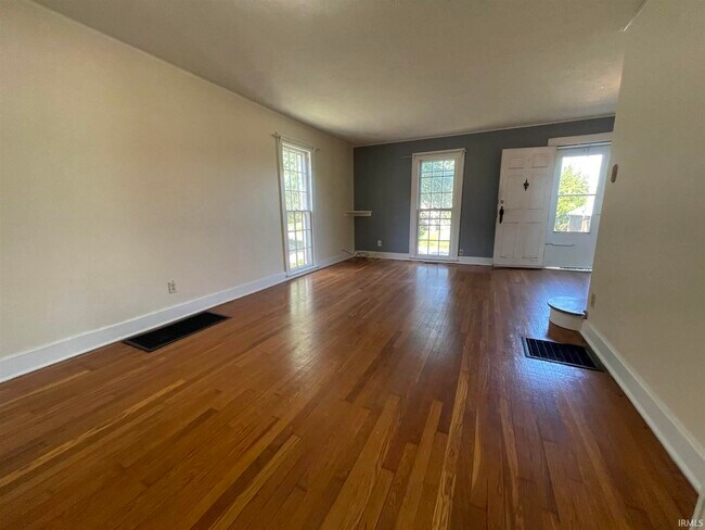 Building Photo - 405 S Eagleson Ave