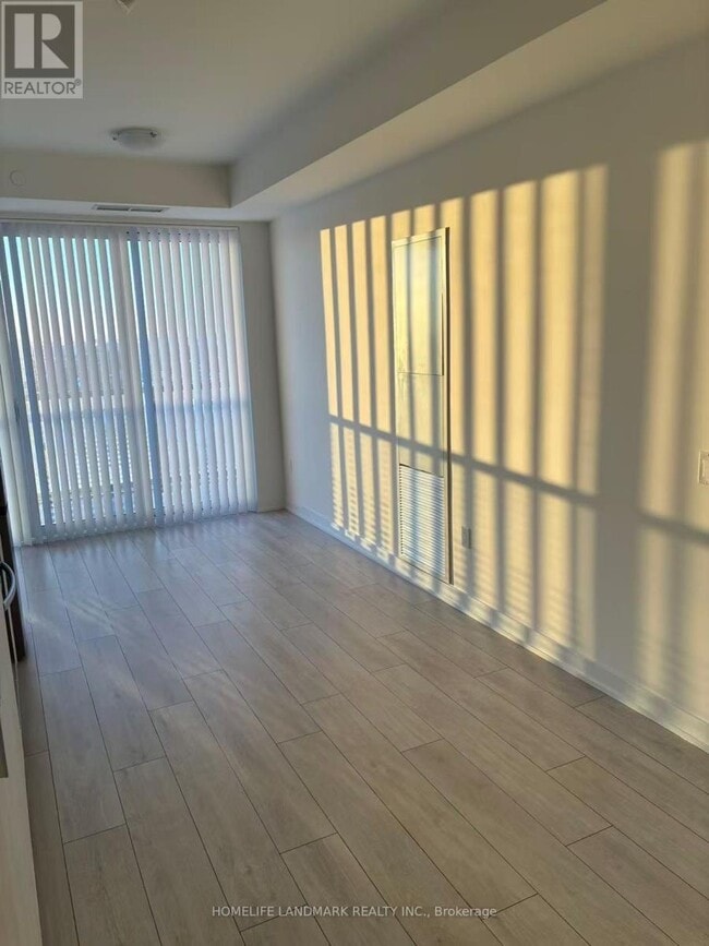 Building Photo - 5858 Yonge St