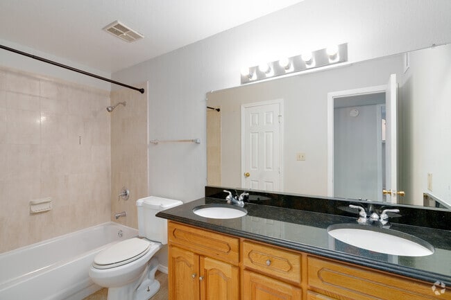 2BR, 1BA - 810SF - Bathroom - Regency Gardens Apartments