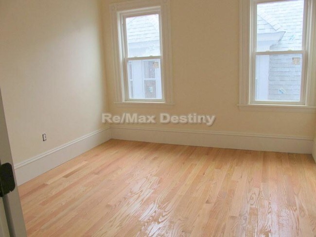 Building Photo - 15 Quincy St