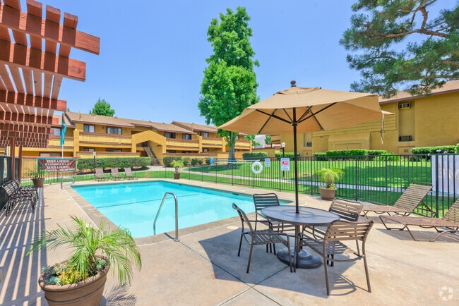 Piscina - Concord Square Apartments