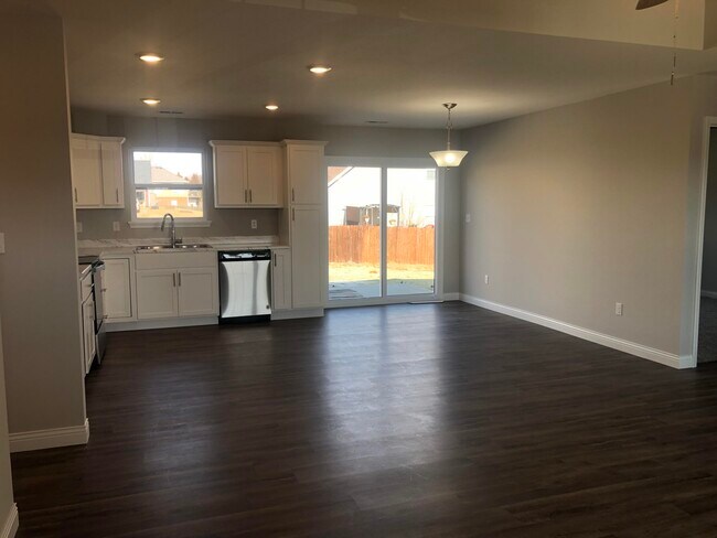 Foto del edificio - 5501 Geyser Blvd