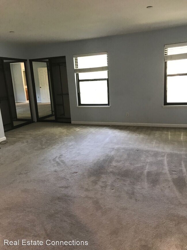 Building Photo - 4 br, 2.5 bath House - 967 La Mesa Terrace...