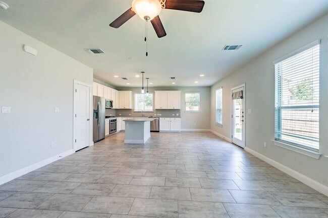 Foto del edificio - 3432 Rooba St