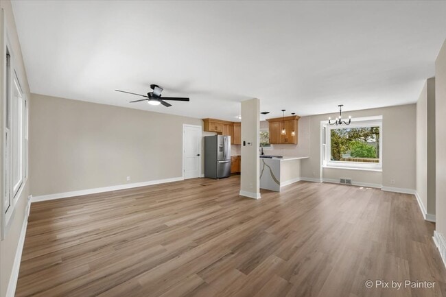 Building Photo - 355 Hilltop Dr