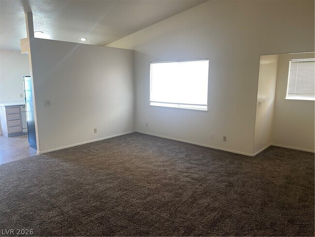 Foto del edificio - 8001 Draco Cir