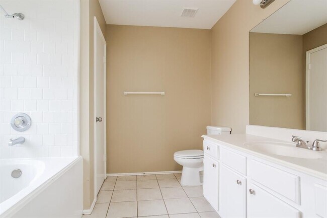 Foto del edificio - 8822 Woodcamp Dr