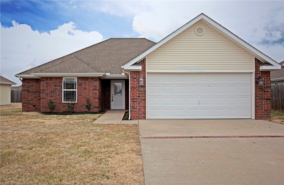 805 E Southern Trace Dr, Rogers, AR 72758 House Rental in Rogers, AR