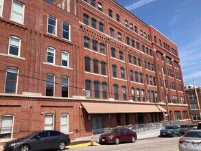 Building Photo - 200 Main St