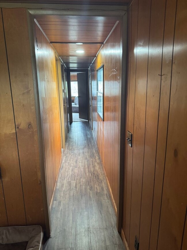 Building Photo - Cozy Cabin-Style Living Just Minutes from ...