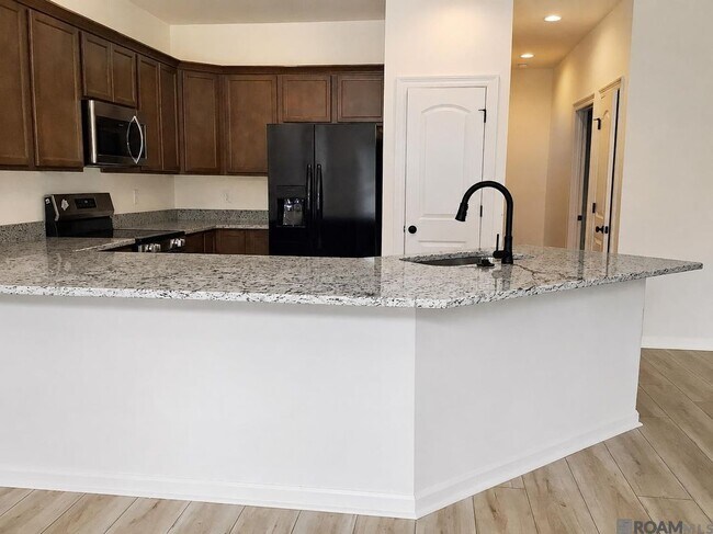 Foto del edificio - 23661 Sweetbriar Ct