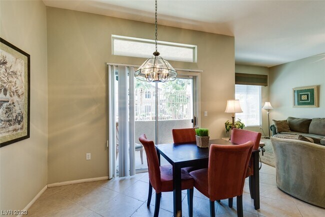 Building Photo - 2305 W Horizon Ridge Pkwy