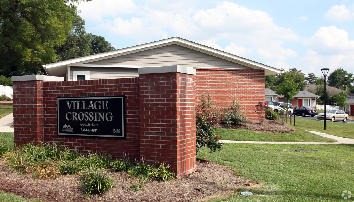 Building Photo - Village Crossing