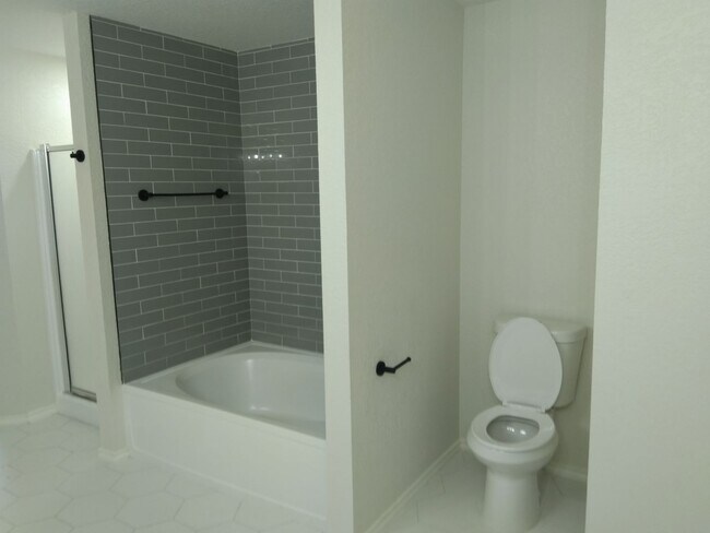 Building Photo - Spacious 3BR Home Just Minutes from Downtown SA