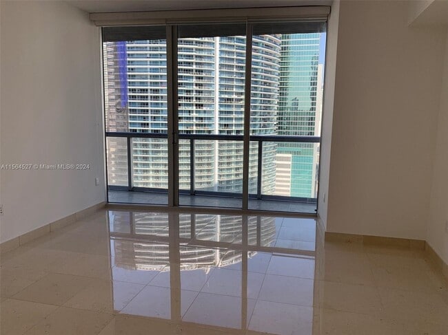 Foto del edificio - 475 Brickell Ave