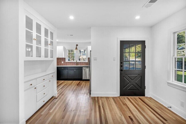Building Photo - 1701 Mohle Dr