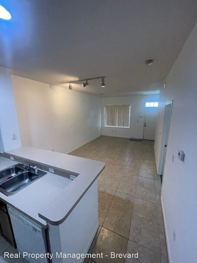 Building Photo - 3 br, 2 bath House - 105 Turpial Way, Unit...