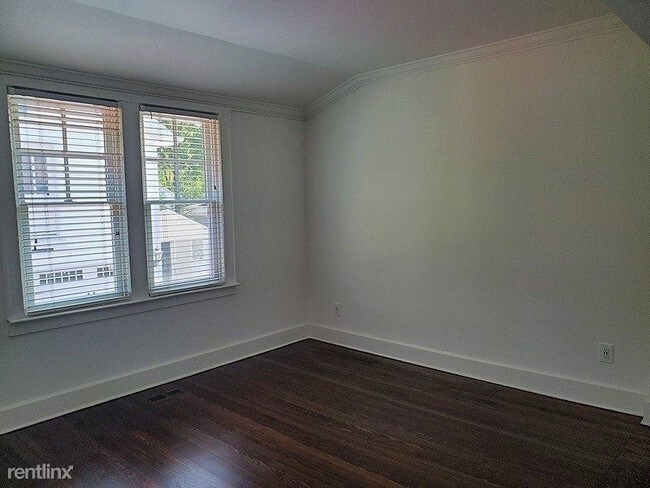 Building Photo - 2 br, 1 bath Townhome - 77 Park Avenue