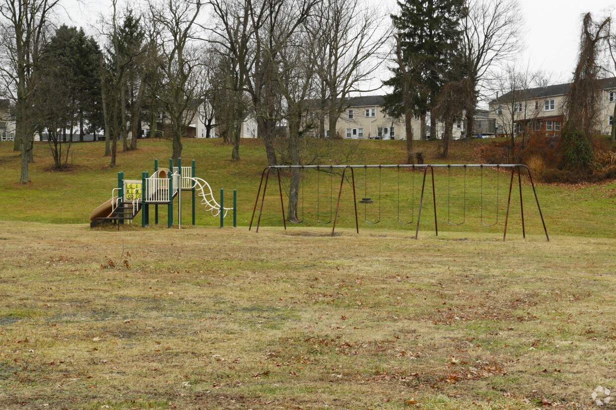 Midland Heights Homes Apartments in Midland, PA