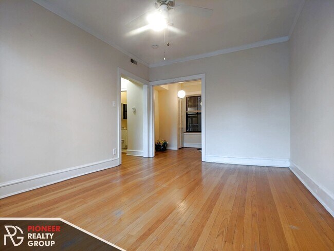 Foto del edificio - 1446 W Byron St