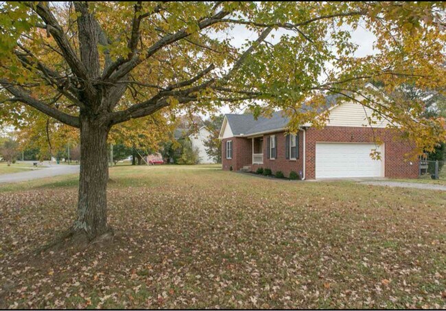 Building Photo - 101 Spruce Ct