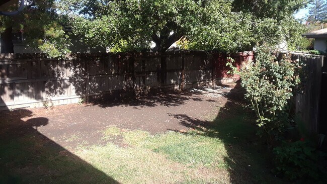 Building Photo - 2301 Ramon Dr