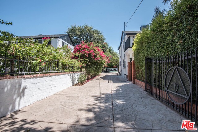 Primary Photo - 12400 W Magnolia Blvd