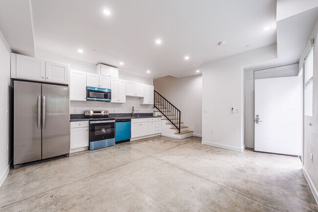 Foto del edificio - Brand-New Luxury Townhomes in NoHo