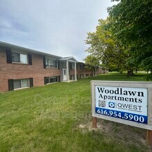 Building Photo - 409 E Woodlawn Ave