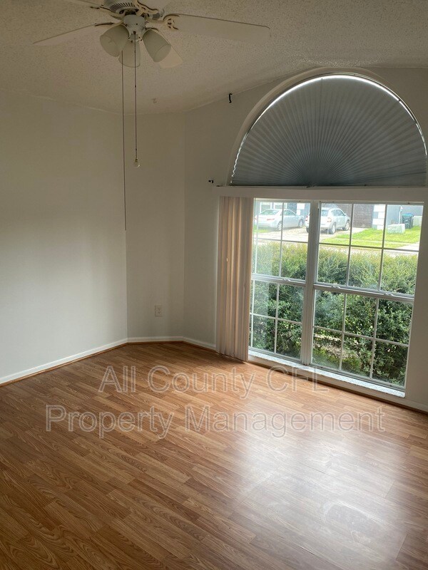 Foto del edificio - 3206 Woodruff Dr