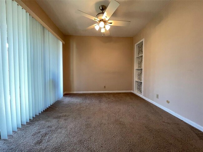 Building Photo - 700 Thicket Ln