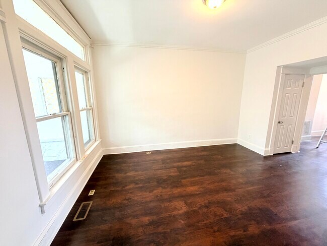 Foto del edificio - 804 Whitmore Ave