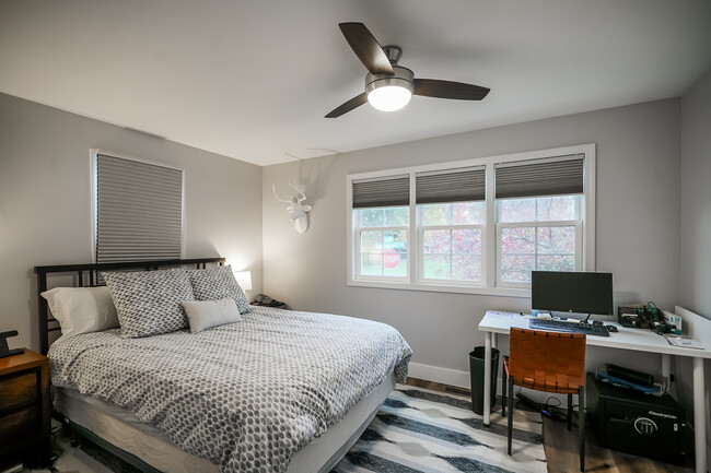 Bedroom 1: queen bed and desk - 1703 Springfield Rd