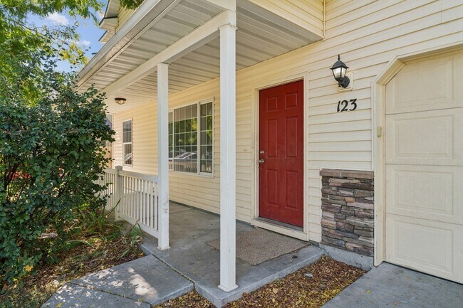 Building Photo - 123 Chapparosa Ct E