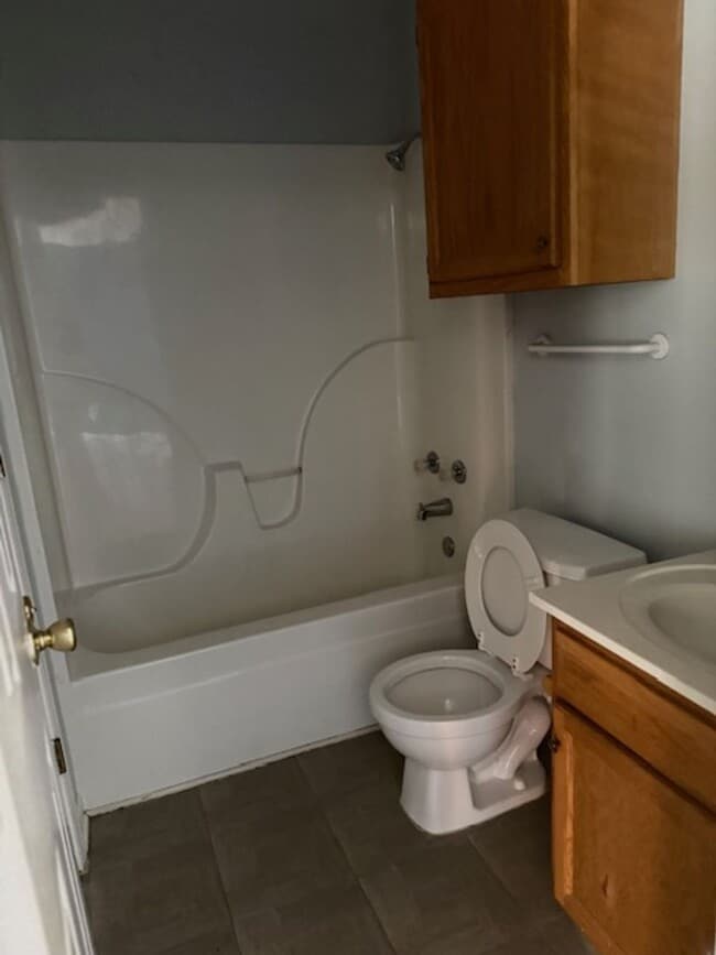 Building Photo - 2bd/2ba with an oversized single car garage