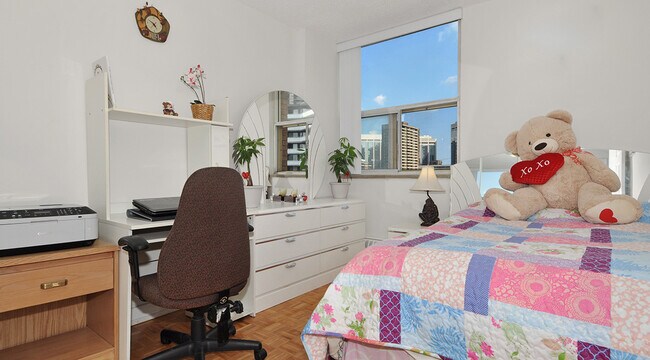 Building Photo - Central Park Terrace (A)