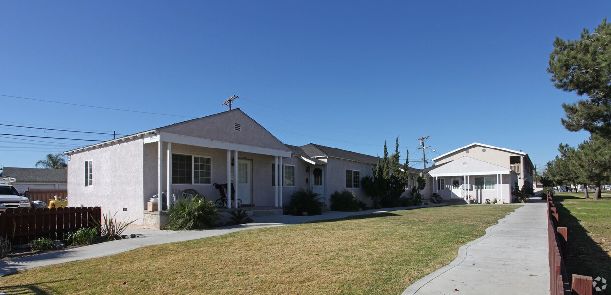 Foto principal - 10151 Arminta St