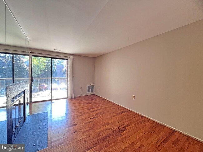 Foto del edificio - 18140 Chalet Dr