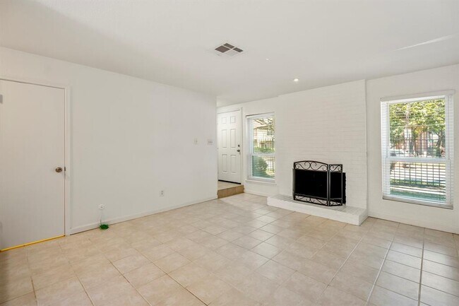 Foto del edificio - 2501 Bering Dr