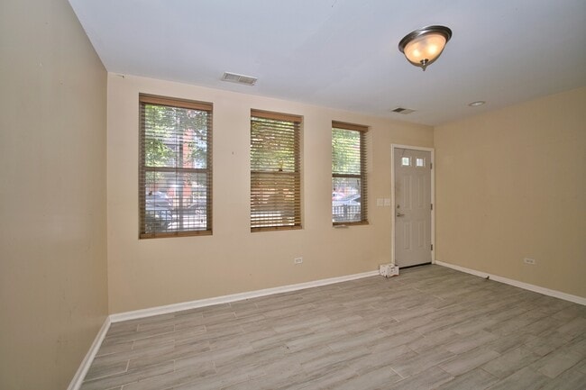 Building Photo - 353 E Eastgate Pl