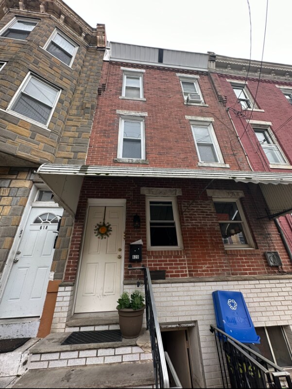 Primary Photo - 620 Tasker St