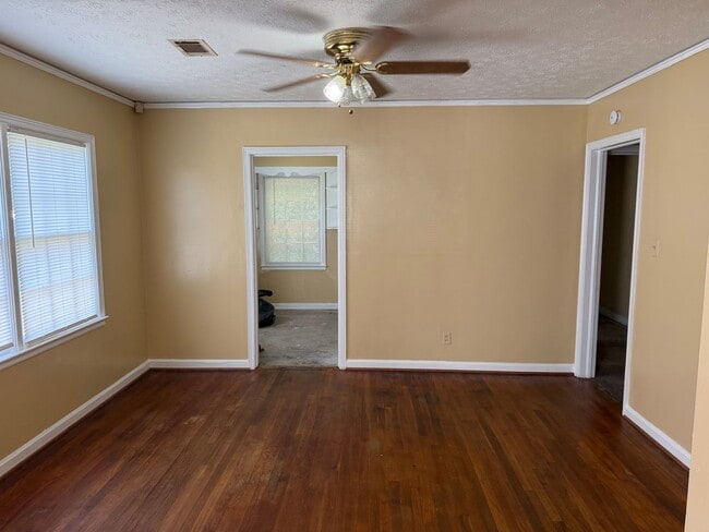 Building Photo - r2331a