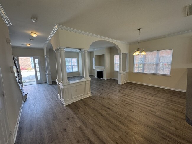 Foto del edificio - Beautiful 3 Bedroom in Cary Available NOW!